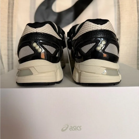 New ASICS Gel-Kayano 20 - Picture 3 of 7